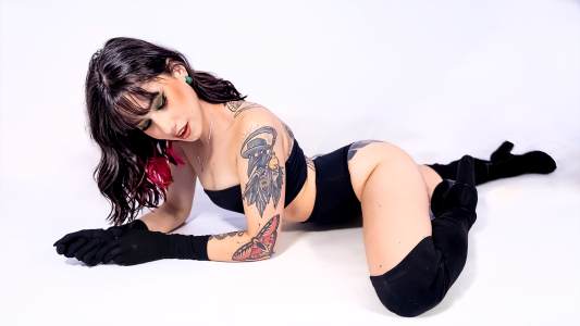 AmbarDupont 🕶️ "Charm in silence." รูป  2