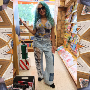 freyadevil333 Downtown in the city, visiting Panamericana: books 📚, history 📖, yoga sculptures 🧘‍♀️, and paste Poză 3