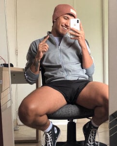 emilio_rivs 🥥 Pic 4