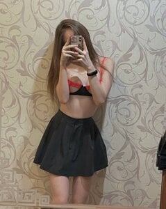 Sienna_Moore Public Pic 3