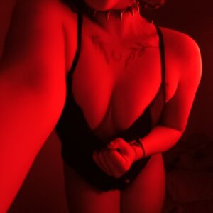 Raven_Curly Public Pic 5