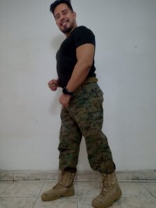 KalethBigDick horny uniform Bilde 2