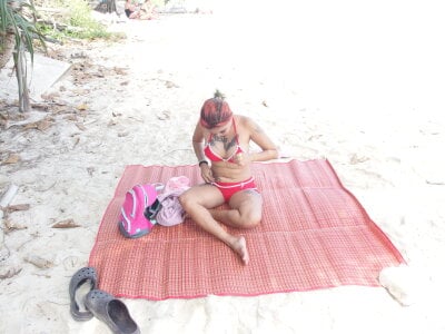 BonnieClydeCam Beach Pic 8