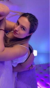 Selena_018 hello Billede