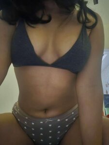 Virgin_Anushka Public Foto 2