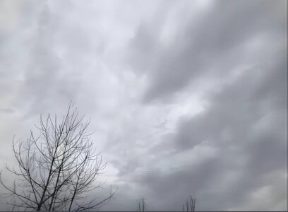 Coral_888 笑容可以装，但情绪藏不住，今天的心情，和天空一样灰灰蒙蒙的。 Pic