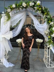 LindsayBlackshire Public Pic 6