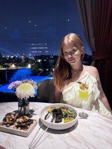 like_princess Dinner at restaurant зображення 2