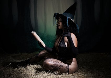 Belindamuller HALLOWEEN Pic