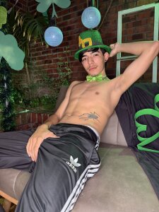 Bad_bunnyy_ Happy St. Patrick's Day🍀 Εικόνα 3