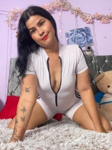 Aisha is very horny, wants to have fun 🥵 de AishaAmin_  3 photos