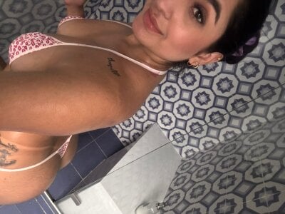 JasmineRhodes tanned 🔥 Foto