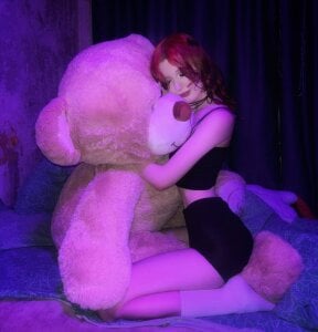Kitty_gazeWith my lovely bear🩷 Bild 4