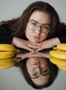 Chloe_WS With bananas hehe Pic 3