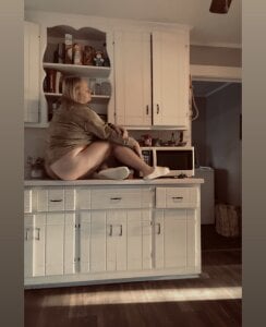 unhingedblonde44 kullanıcısının come cook with me albümü -  3 fotoğraf