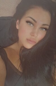 OnlyMila Public Bilde 9