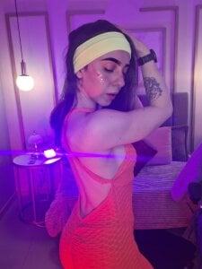 Luna_tagliaferri Neon Party together? Gambar