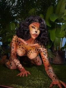 I'm a very hungry feline 🐆 de HOT_LADY_777  2 Imagens