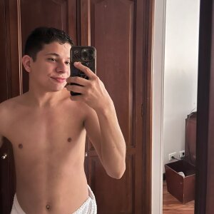 LucaDave_1 Naughty Lucas in the shower 😏🧖🏻‍♂️. Pic