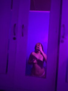 Urnewgorl277 Public Pic