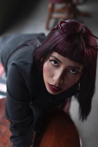 Nina_fox_0691 Elegant, intense and a little dangerous. 😈 Foto