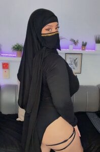 Shhh, enjoy our secret space de hana_falak  2 Imagens