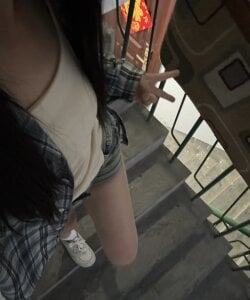 Mandy-520 Public Pic 5