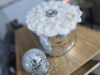 ZaiMoon_ Roses Cute Photo