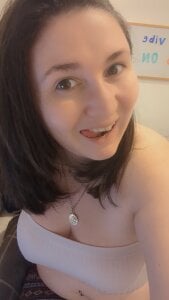 BrunetteKrystalUK Public Pic