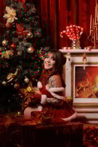 Fluffy_Bubble21 🎅💖 I’m your favorite gift… Will you put me under the tree? 🎁✨ Εικόνα 4