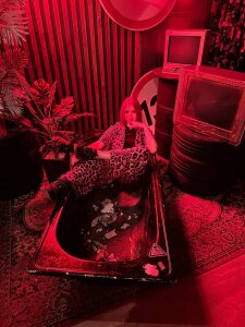 HollyJohnsf Public Pic 2