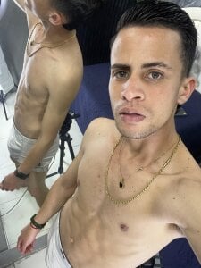 Axel-Bigcock 🍆HOW ABOUT THIS BEAUTIFUL SKINNY🥵 slika 4