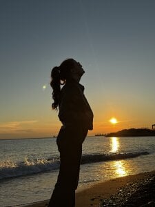 HaleyReedme A walk in the sea 🌊 side ❤️🌅 Pic 5