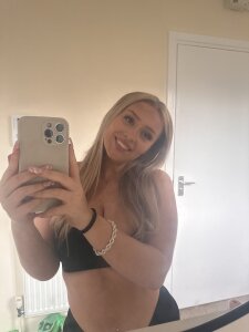 Join UKLillie Live Sex Chat - Profiles, Reviews, & Porn