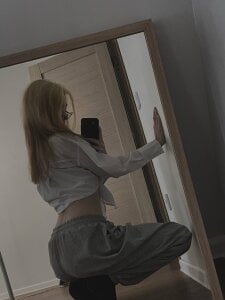 mimi de August_female  photos