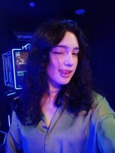 GenevaArton different looks Pic 5