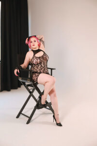 MiaVixenn 💜 Sometimes Pic 5