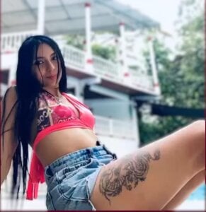 Karoline_spec Public Pic 4