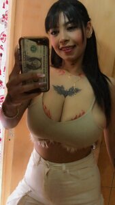 Paula_AlvarezDressed Bild 3