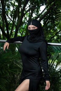 _Nadiaa Black that seduces, mystery that hypnotizes ... do you dare to look more closely? 👀🖤🔥 Gambar 2