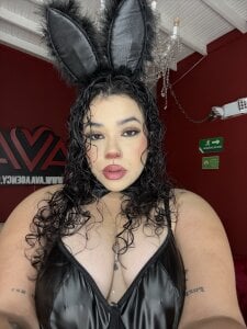 krisstenSantos The bunny you’ve been dreaming of 🐰 slika