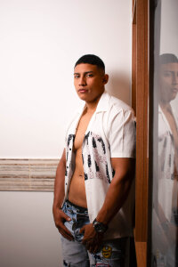 WHAT PERFUME DO YOU THINK I'M WEARING? de Dany_Big_Cock Fotos 3