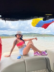 ArianaRosee_ Public Pic