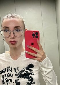 HollyBiirch Im Mary Pic