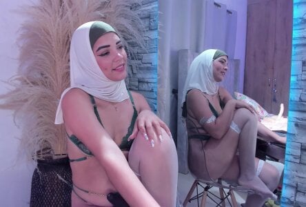 Silence… my skin is talking😈 de SofiaRivera1  2 photos