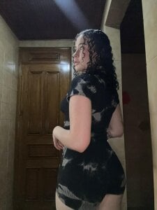 Danee_19_ black is my favorite color Pic 2