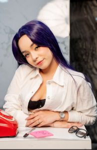 Lilou_albrecht Secretary ready to await your call Immagine 