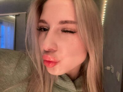 MonaChasey dangerous blonde Pic