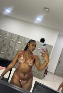 Public od ely_brown_  snímek