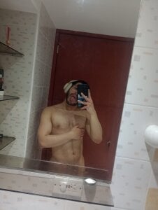 This is me, I just woke up and took my morning shower.😏 de Mercury_muscle  photos